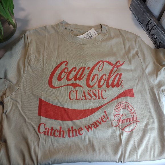 Juniors' Coca-Cola Classic Tee NWT XS - Picture 4 of 7